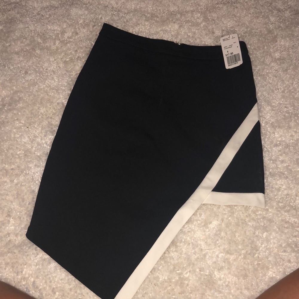 ***FOREVER 21 SKIRT SIZE SMALL***